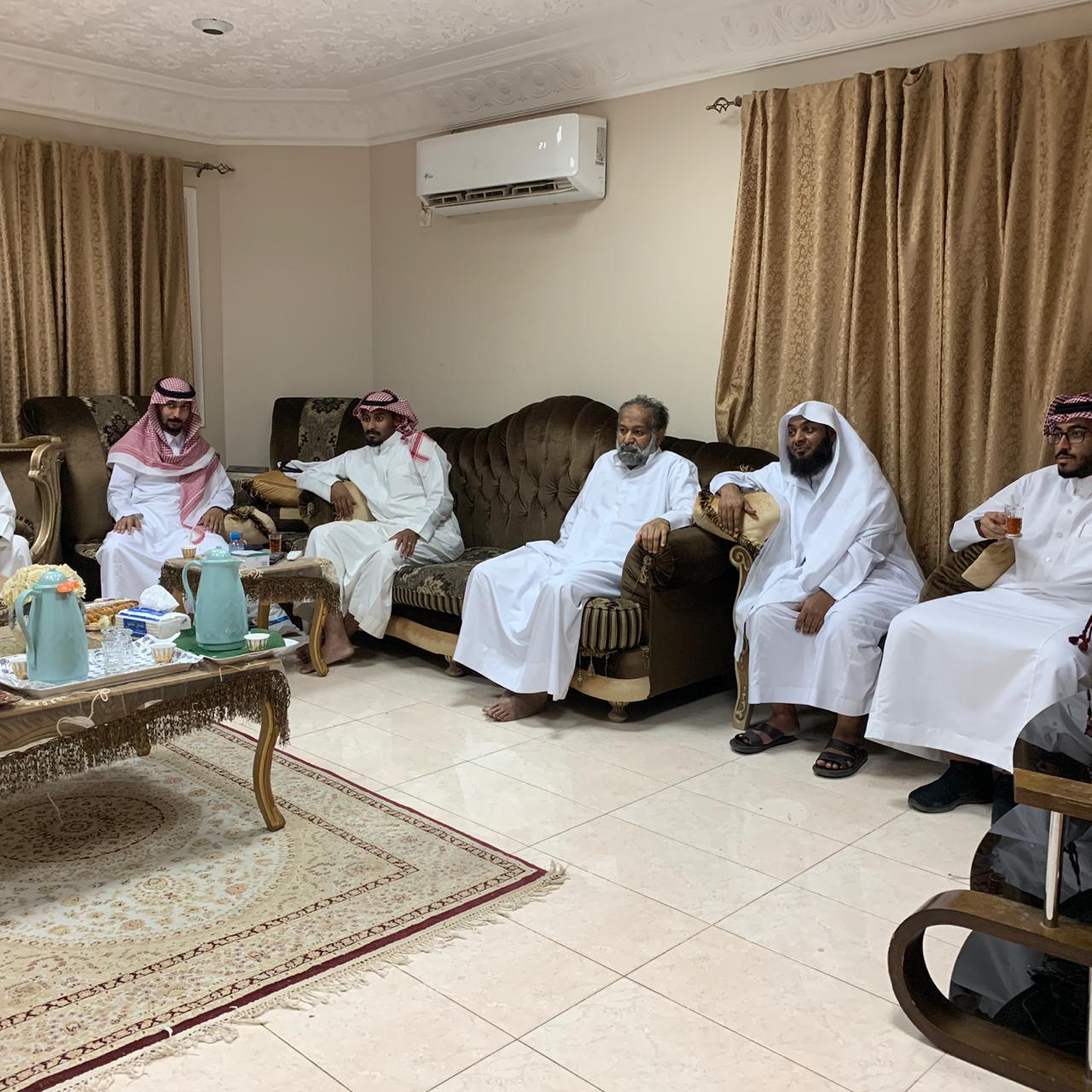 اللقاءات الشهرية لصلة الرحم