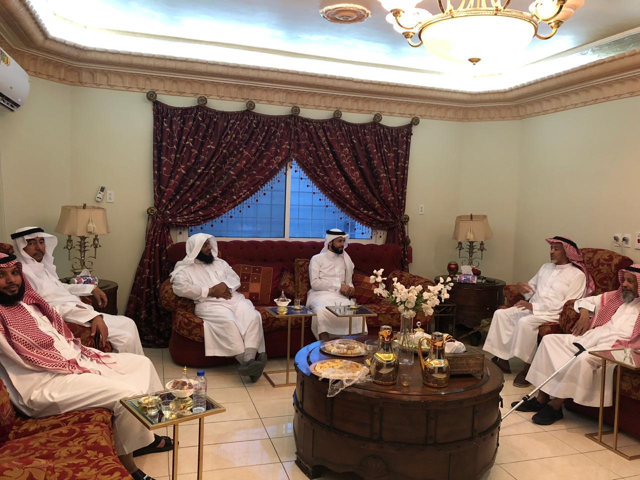 اللقاءات الشهرية لصلة الرحم