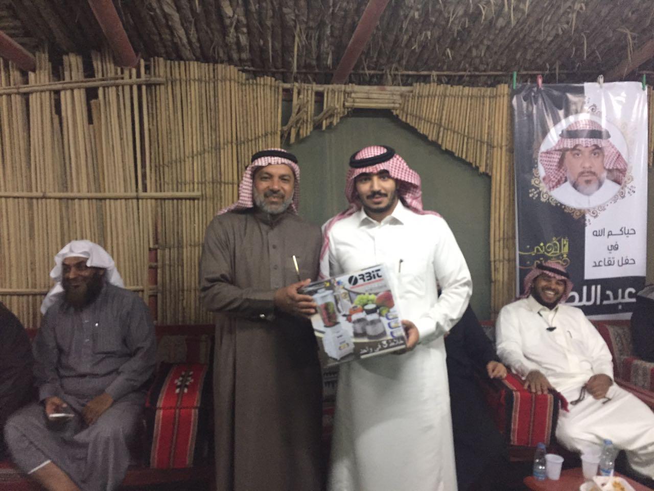 اللقاءات الشهرية الشبابية وتكريم الفائزين بمسابقة الاسرية