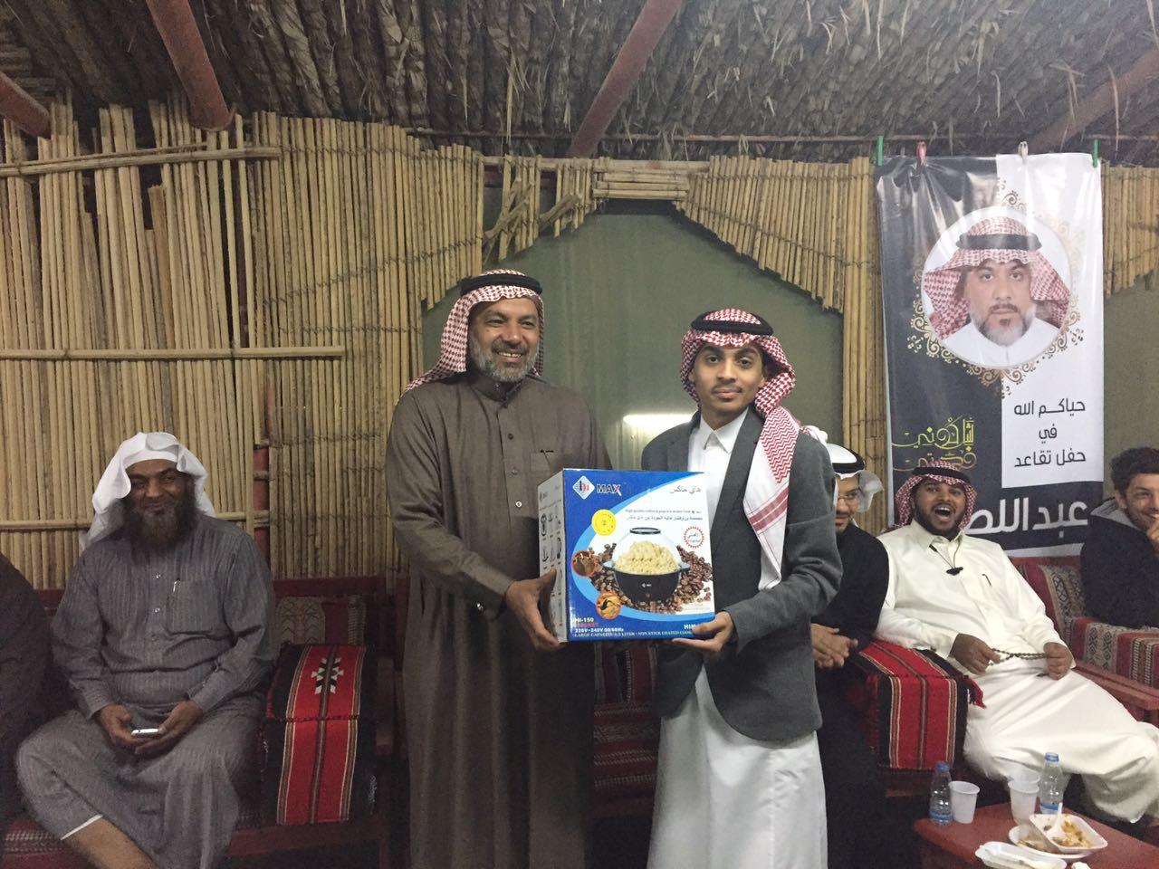 اللقاءات الشهرية الشبابية وتكريم الفائزين بمسابقة الاسرية